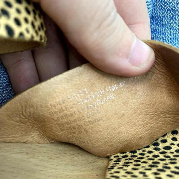 Madewell The Johanna Crisscross Clog Sandal in Spotted Calf Hair - Picture 4 of 5